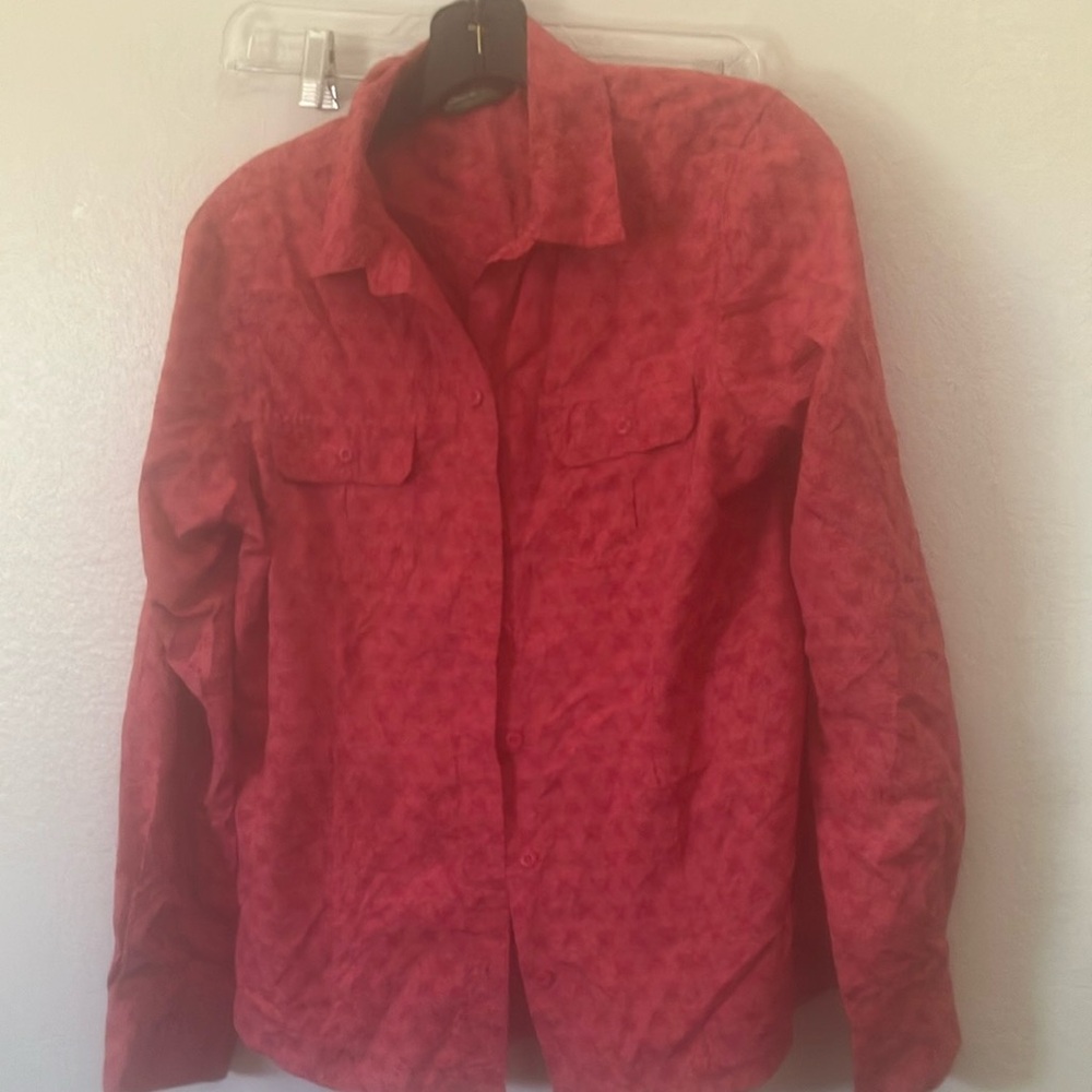 FINAL MARKDOWN Eddie Bauer tone on tone ladies blouse small